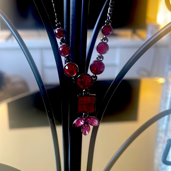 VINTAGE GIVENCHY NECKLACE - Picture 6 of 8